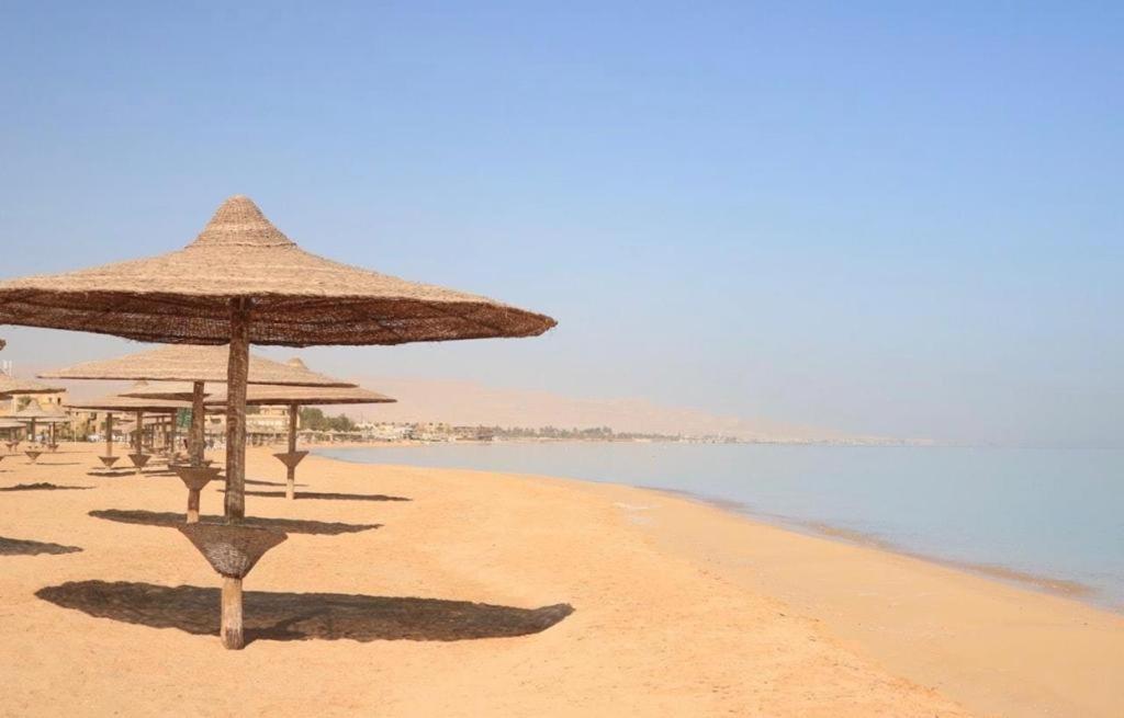 A Sea View Spacious Cheering 5 Bedroom Villa Ain Sokhna "Ain Bay" فيلا كاملة للإيجار قرية العين باي Айн Сохна Екстериор снимка