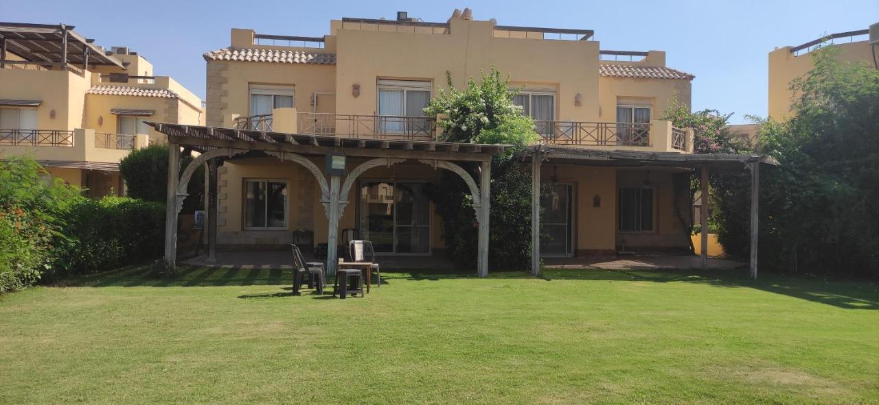 A Sea View Spacious Cheering 5 Bedroom Villa Ain Sokhna "Ain Bay" فيلا كاملة للإيجار قرية العين باي Айн Сохна Екстериор снимка