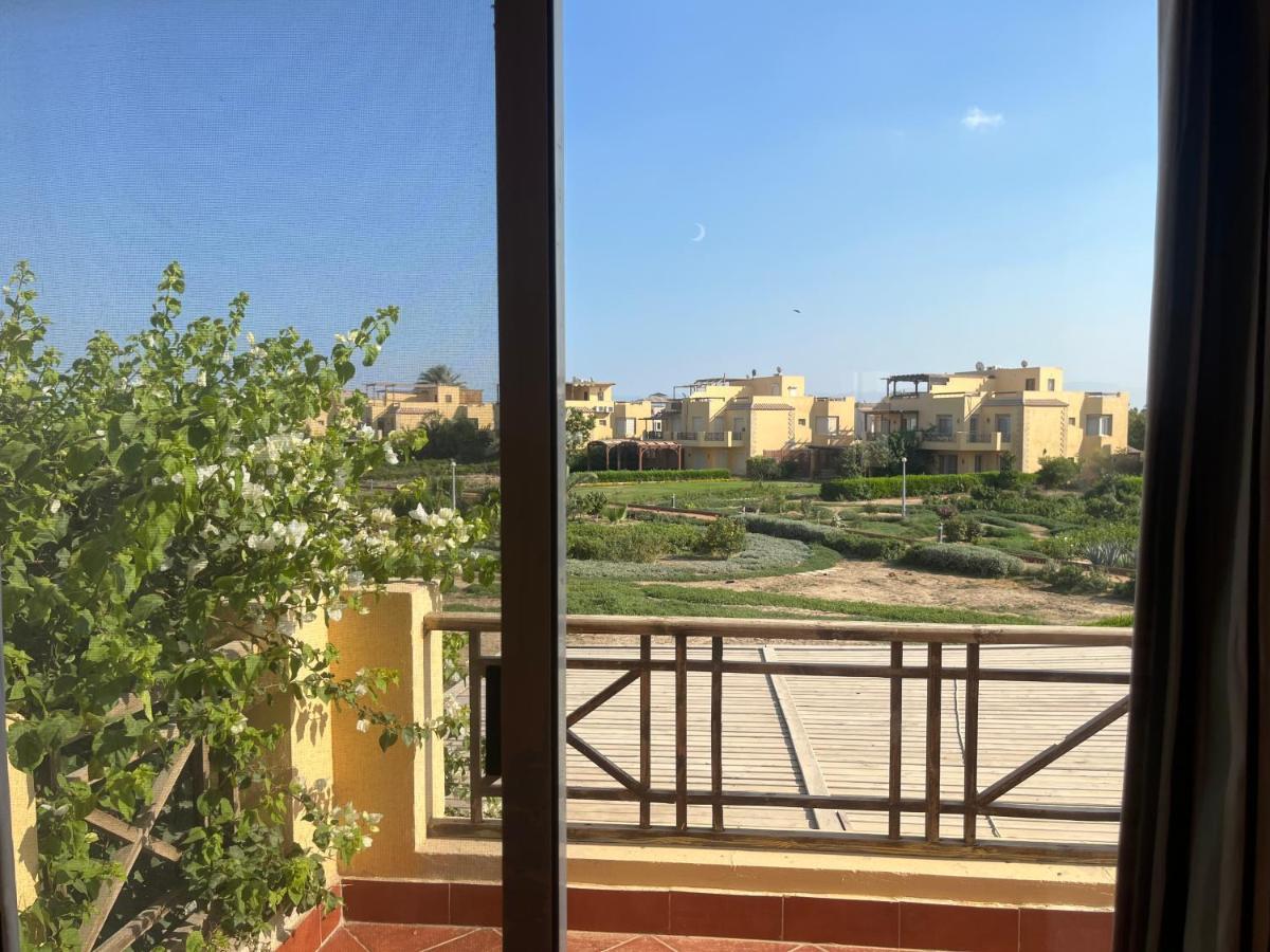 A Sea View Spacious Cheering 5 Bedroom Villa Ain Sokhna "Ain Bay" فيلا كاملة للإيجار قرية العين باي Айн Сохна Екстериор снимка
