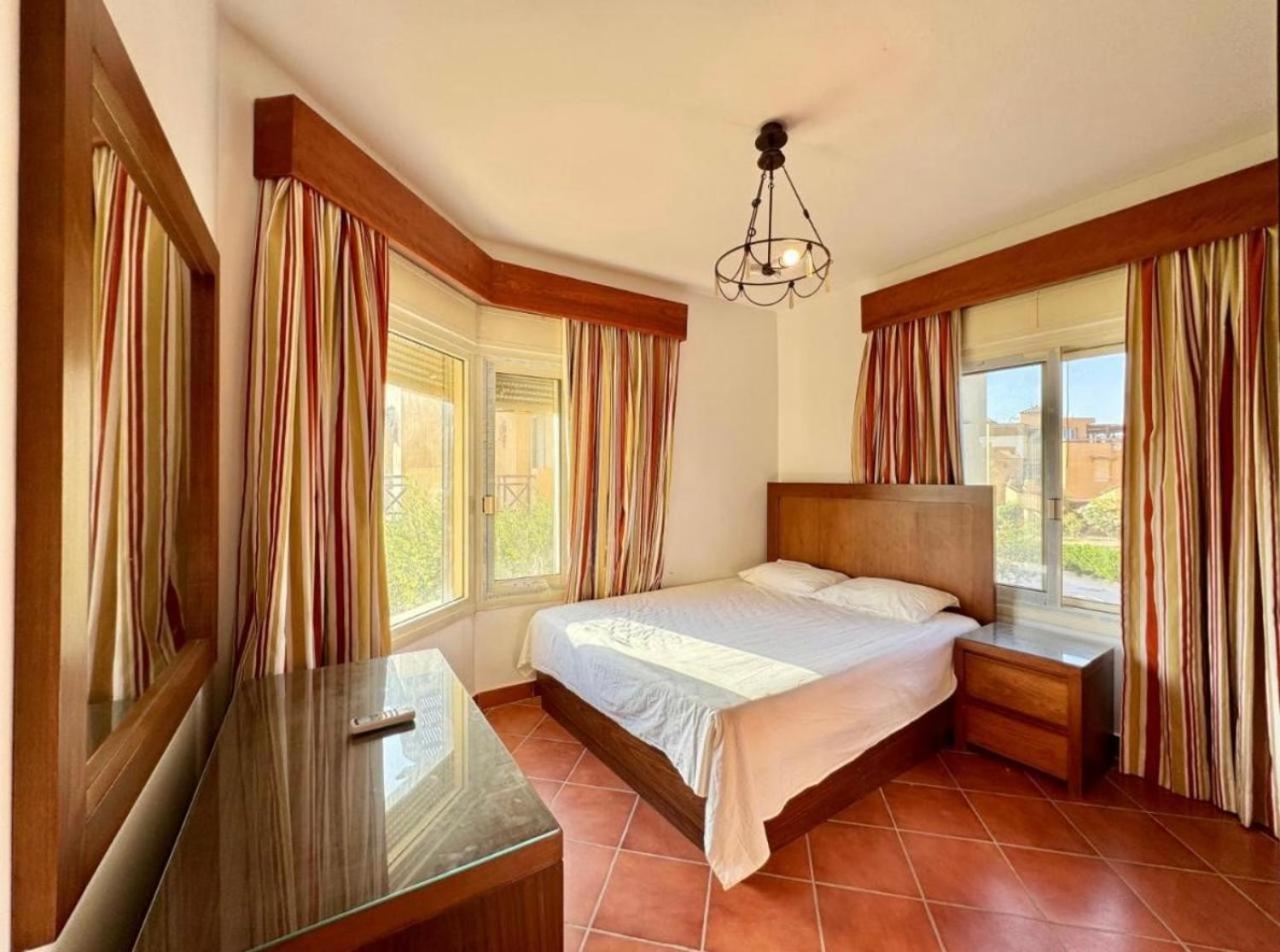 A Sea View Spacious Cheering 5 Bedroom Villa Ain Sokhna "Ain Bay" فيلا كاملة للإيجار قرية العين باي Айн Сохна Екстериор снимка