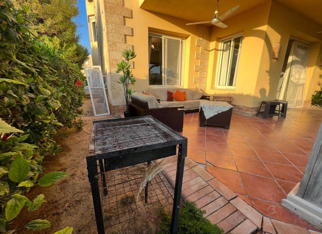 A Sea View Spacious Cheering 5 Bedroom Villa Ain Sokhna "Ain Bay" فيلا كاملة للإيجار قرية العين باي Айн Сохна Екстериор снимка