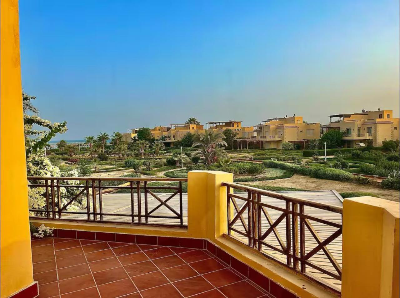 A Sea View Spacious Cheering 5 Bedroom Villa Ain Sokhna "Ain Bay" فيلا كاملة للإيجار قرية العين باي Айн Сохна Екстериор снимка