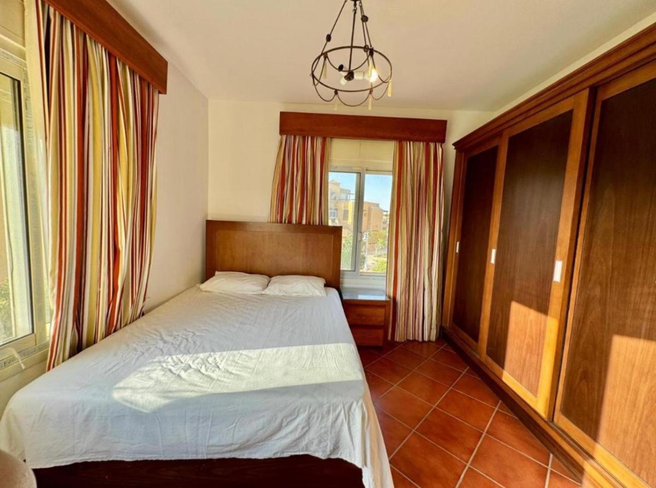 A Sea View Spacious Cheering 5 Bedroom Villa Ain Sokhna "Ain Bay" فيلا كاملة للإيجار قرية العين باي Айн Сохна Екстериор снимка